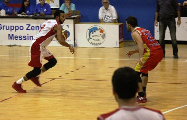 calarese-in-azione-nel-derby-con-il-cocuzzafoto-antonio-de-felice